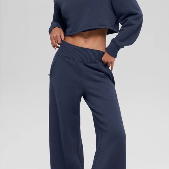 ALO Yoga Pants - Alo Navy Blue Sweatpants